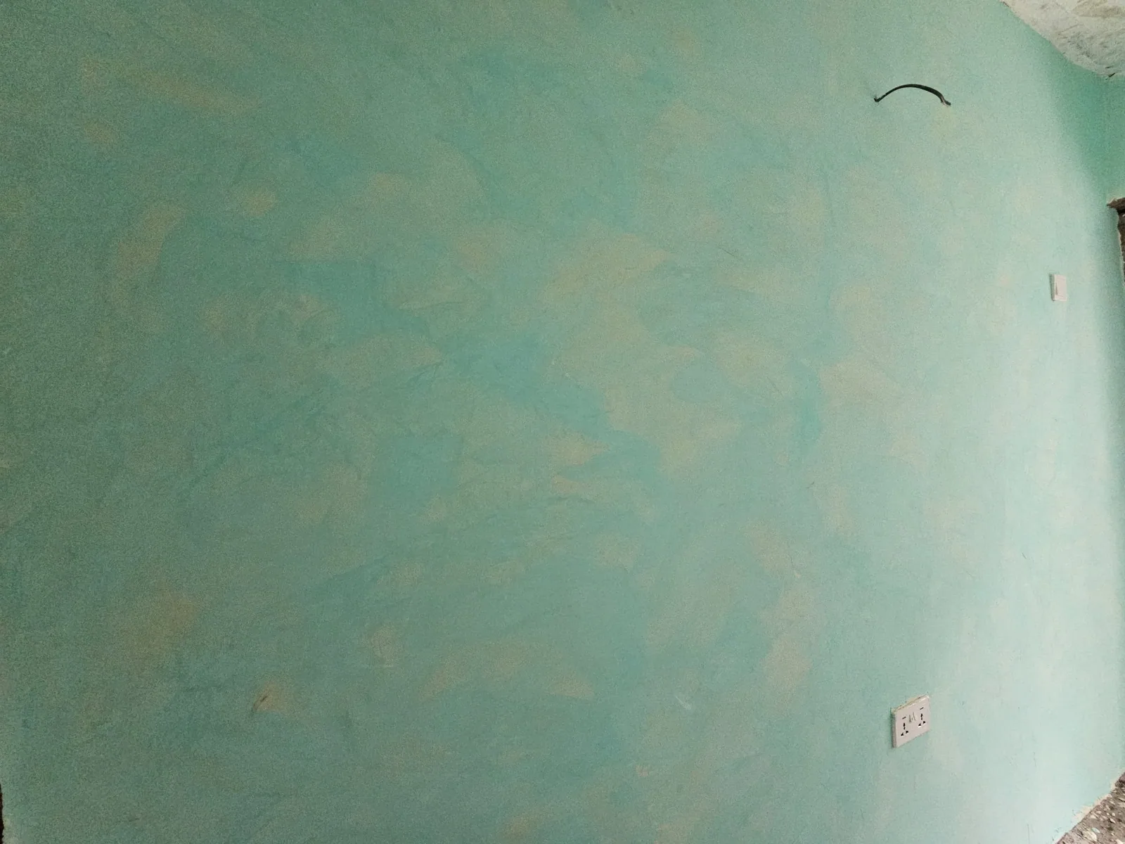 Paret amb textura decorativa en tons verds